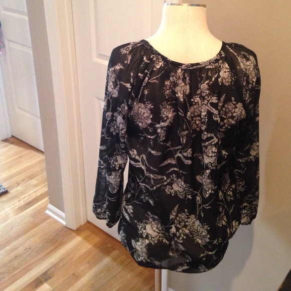 Newyork and company sheer blouse - Picture 2 of 4