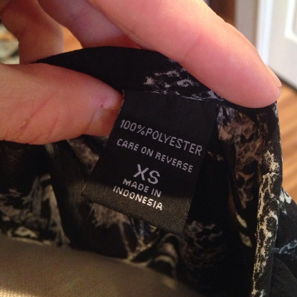 Newyork and company sheer blouse - Picture 3 of 4