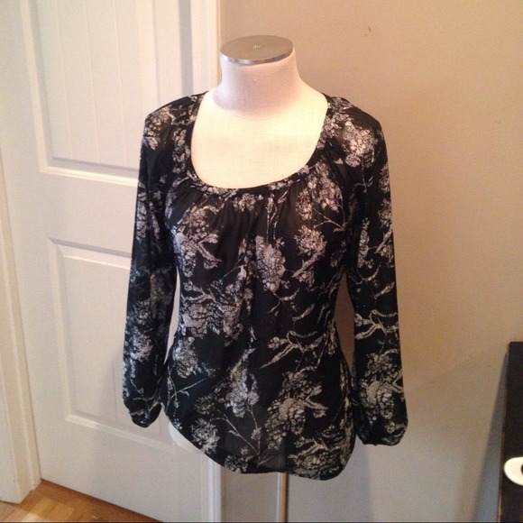 Newyork and company sheer blouse - Picture 4 of 4