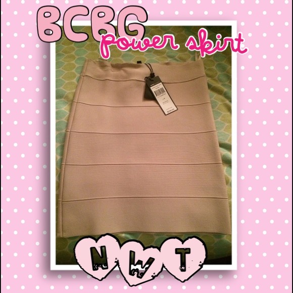 ✨BCBG Power skirt in Blush sz. M✨ NWT