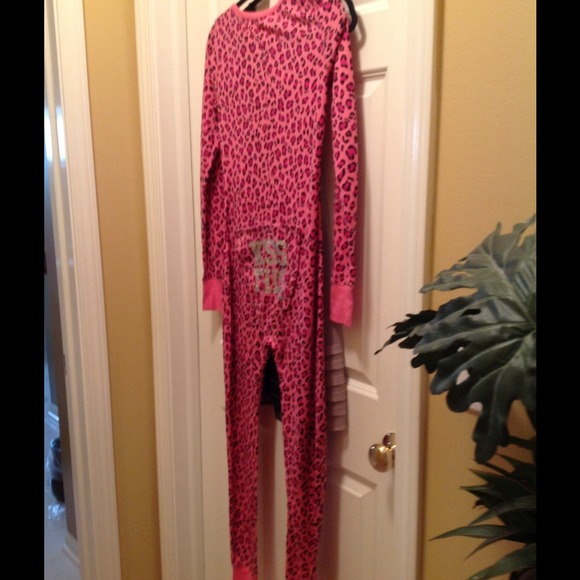 💤🎀VS/Pink footless onsie ( SOLD) - Picture 2 of 3