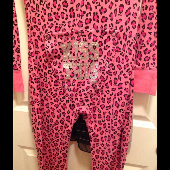 💤🎀VS/Pink footless onsie ( SOLD) - Picture 3 of 3