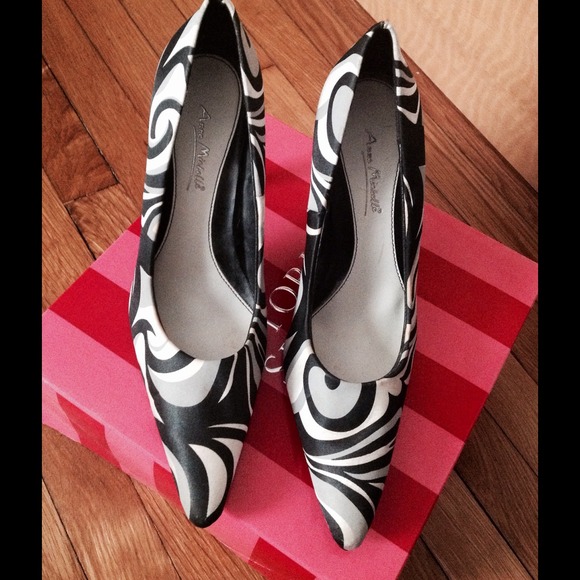Anne Michelle satin pumps, 8 nwot - Picture 2 of 4