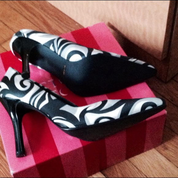 Anne Michelle satin pumps, 8 nwot - Picture 3 of 4