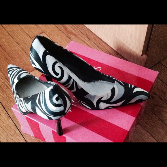 Anne Michelle satin pumps, 8 nwot - Picture 4 of 4