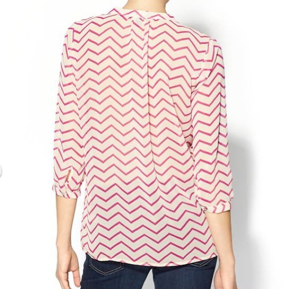 ✨💕Tinley Road pleaded print top✨💕 - Picture 2 of 4