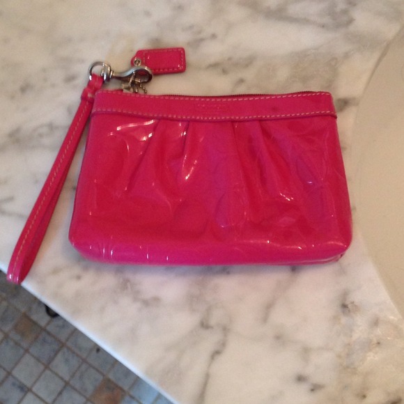 Coach wristlet pink leather 100% authentic