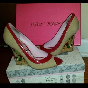 Fabulous Betsey Johnson Khaki and Red shoes