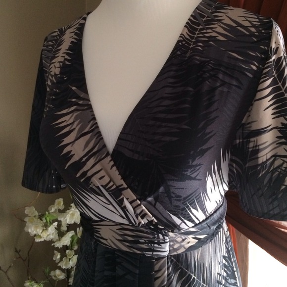 🌟Beautiful short dress🌟 - Picture 2 of 3