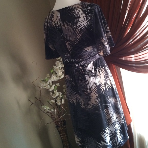 🌟Beautiful short dress🌟 - Picture 3 of 3