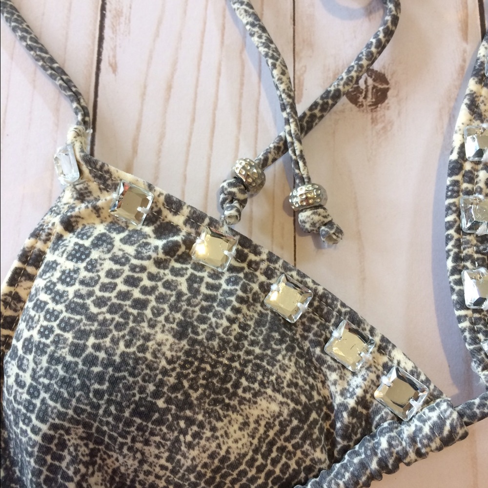 2CHILLIES Snakeskin Jeweled Sliding Tri Bikini Top - Picture 7 of 9
