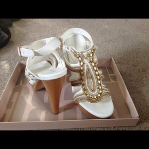 BCBG Generation white Barcelona heels