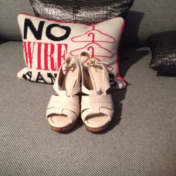 Chloe gorgeous leather wedges!