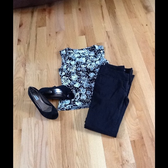 ❌SOLD❌Black House/White Market sleeveless  top