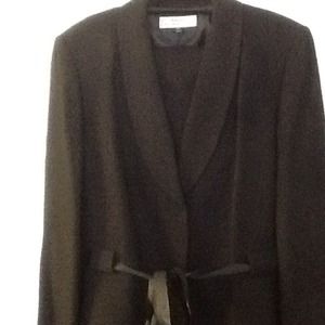 Women's Tahari suit