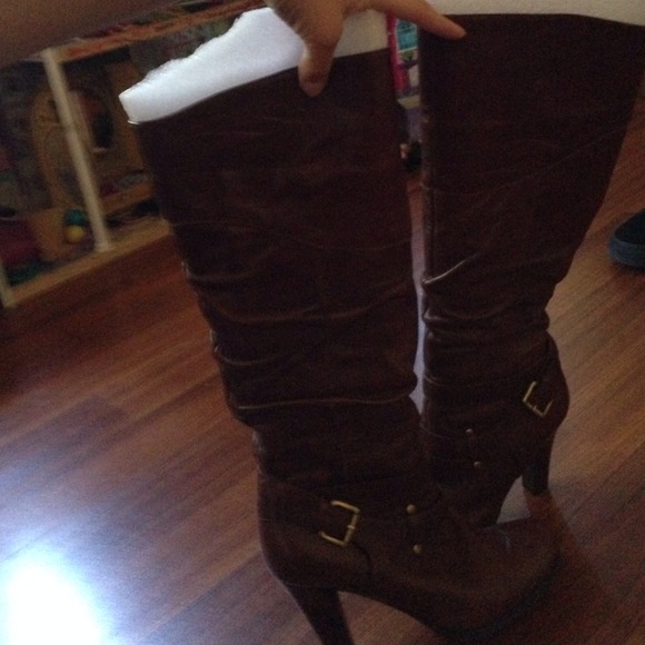 Authentic guess boots !!