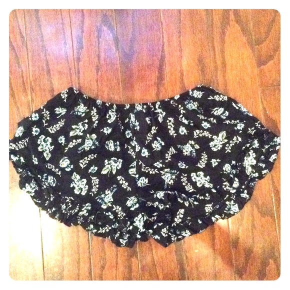 Brandy Melville Vodi Shorts