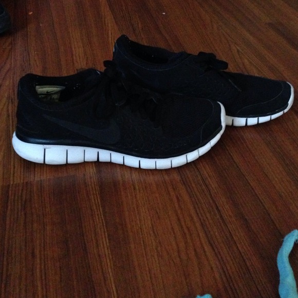 Black nike free run size 7.5