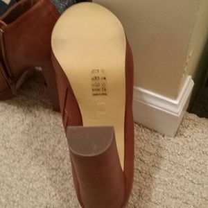 Cognac, side zipper, 4-1/2" heel w/1" platform