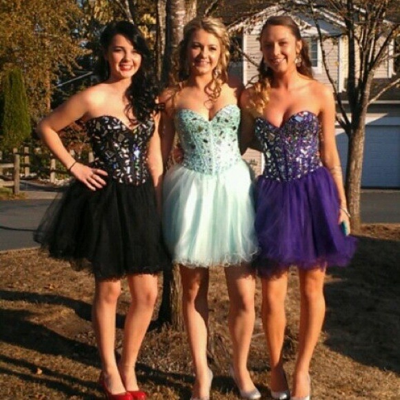 PROM DRESSES - Picture 2 of 3