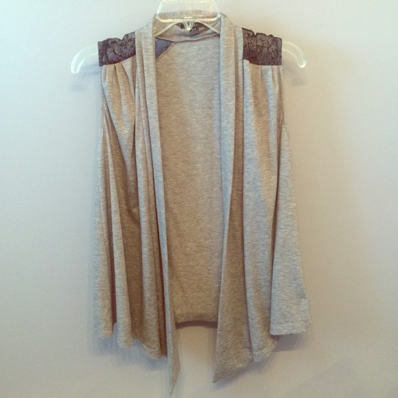 Forever 21 Tops - ❌SOLD❌Forever 21 Sleeveless Flowy Grey Shawl/Cover