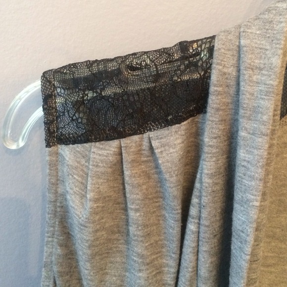 ❌SOLD❌Forever 21 Sleeveless Flowy Grey Shawl/Cover - Picture 2 of 4