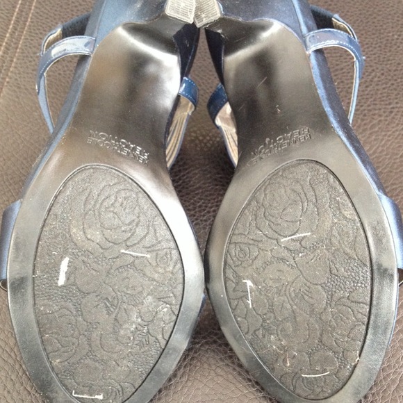 Kenneth Cole Reaction heels - Picture 3 of 3