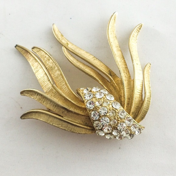 Vintage Gold Tone Rhinestone Brooch Pin