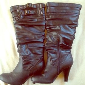 SOLD👍 Mid calf black boots 8