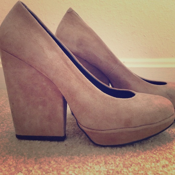 🚫BUNDLED🚫 Dolce Vita Nude Suede Pumps