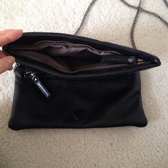 Black bow front clutch - Picture 3 of 3