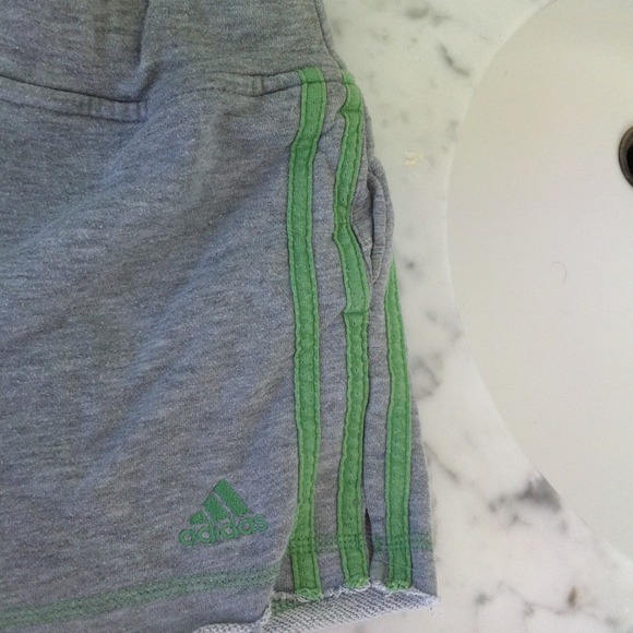 ☀️FREE W/ $25+ PURCHASE ☀️ - Picture 2 of 2