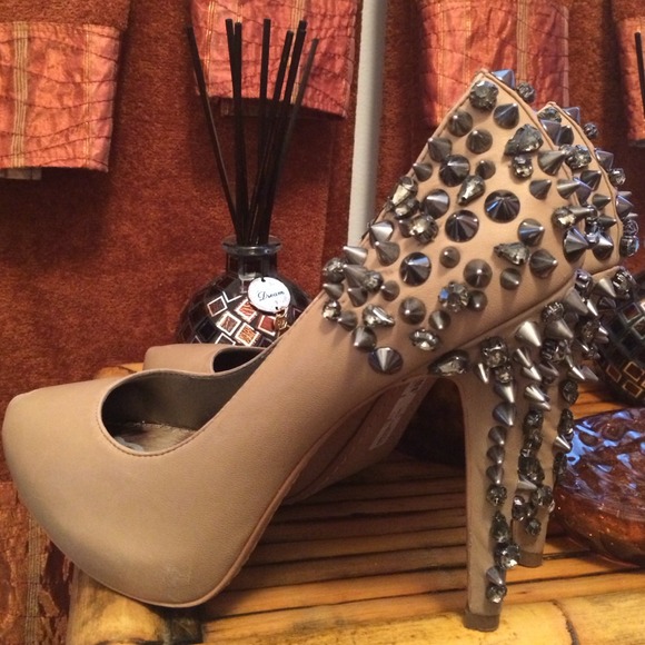 Spiked shoes👠👠🆕🆒💯 - Picture 3 of 4