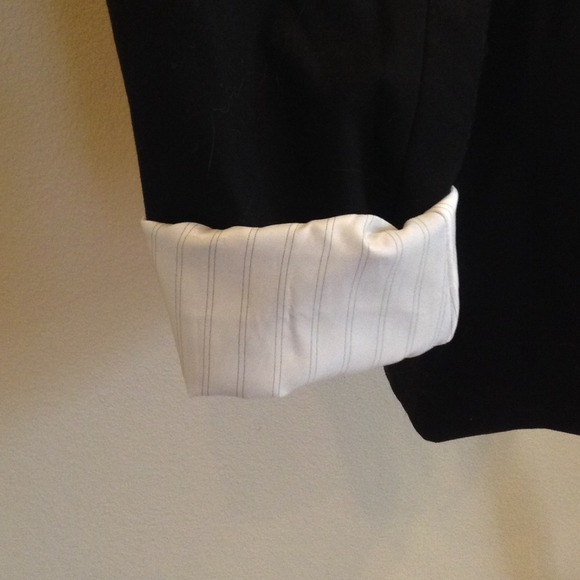 Basic black blazer - Picture 3 of 3