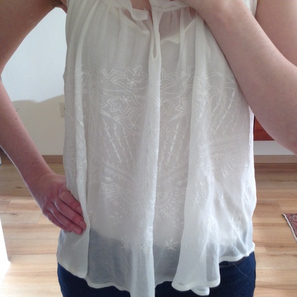 Sheer white embroidered tank top - Picture 2 of 3