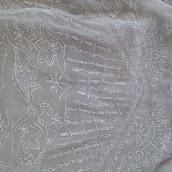 Sheer white embroidered tank top - Picture 3 of 3