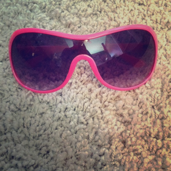 pink sunglasses