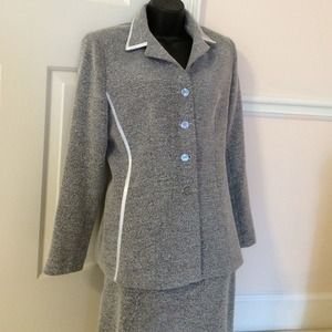 New price! Gorgeous jacket and pencil skirt
