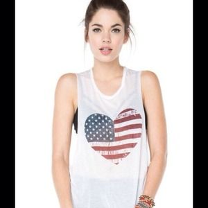 💕💧SOLD💧💕Brandy Melville Heart Flag tank🎀🇺🇸