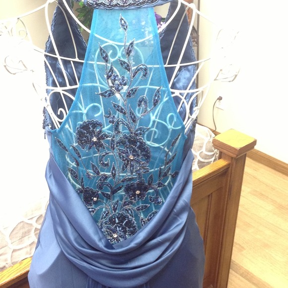 NWT. Blue evening dress, w/ matching shoulder wrap