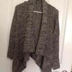 ☀️❄️SOLD❄️☀️Brandy Melville🎀 Kendal Cardigan