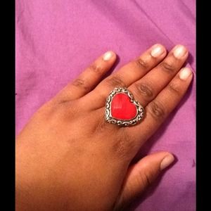 NWOT HEART SHAPED STRETCH RING