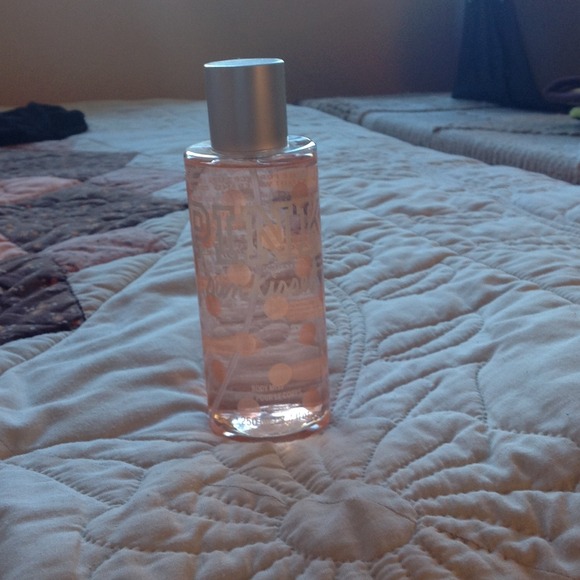 🚫SOLD🚫VS Body Spray