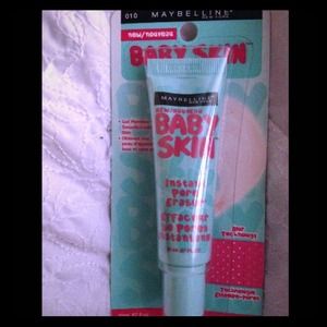 MAYBELLINE Instant Pore Eraser!