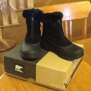Sorel Snow Angel Zip Boots- Size 7 - New in Box
