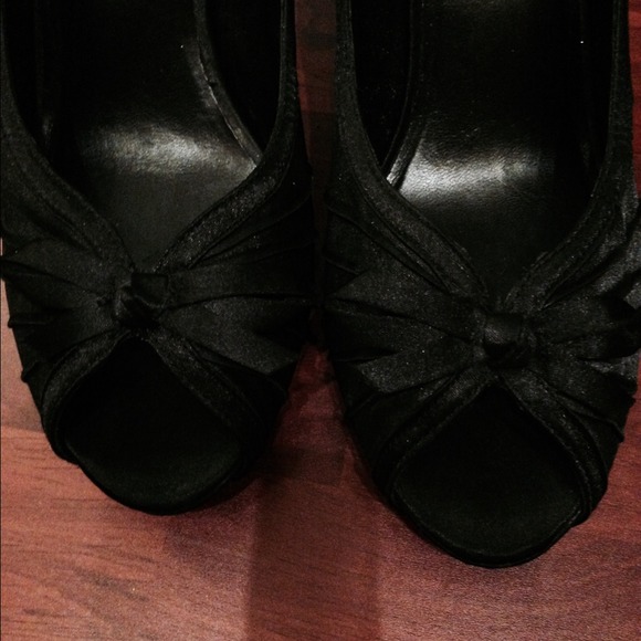 Heels - Picture 3 of 4