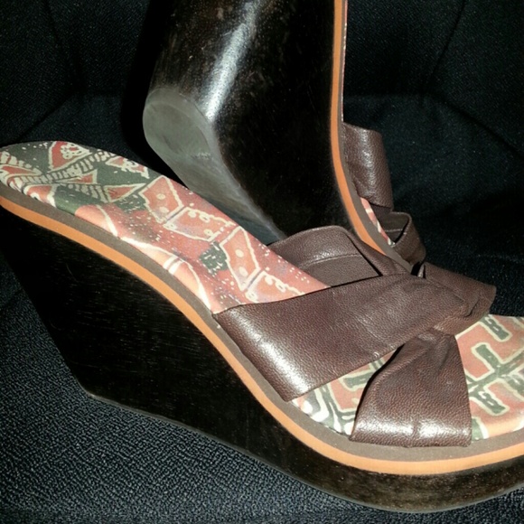 Leather strap wedges