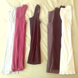 🚫TRADED🚫 Various tank tops!!