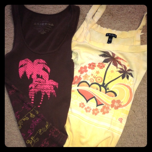 SUMMER TANK BUNDLE! NWOT! 😻