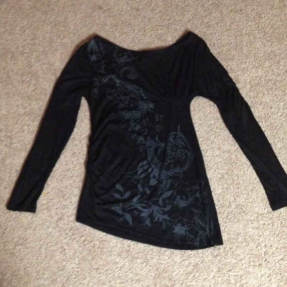 Asymmetrical off the shoulder shirt